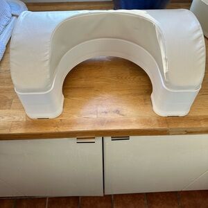 LUXE Bidet Ergonomic Comfort Footstool With Cushion White EUC